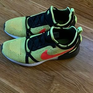 This a Nike running shoe, size 11.5 worn twice.